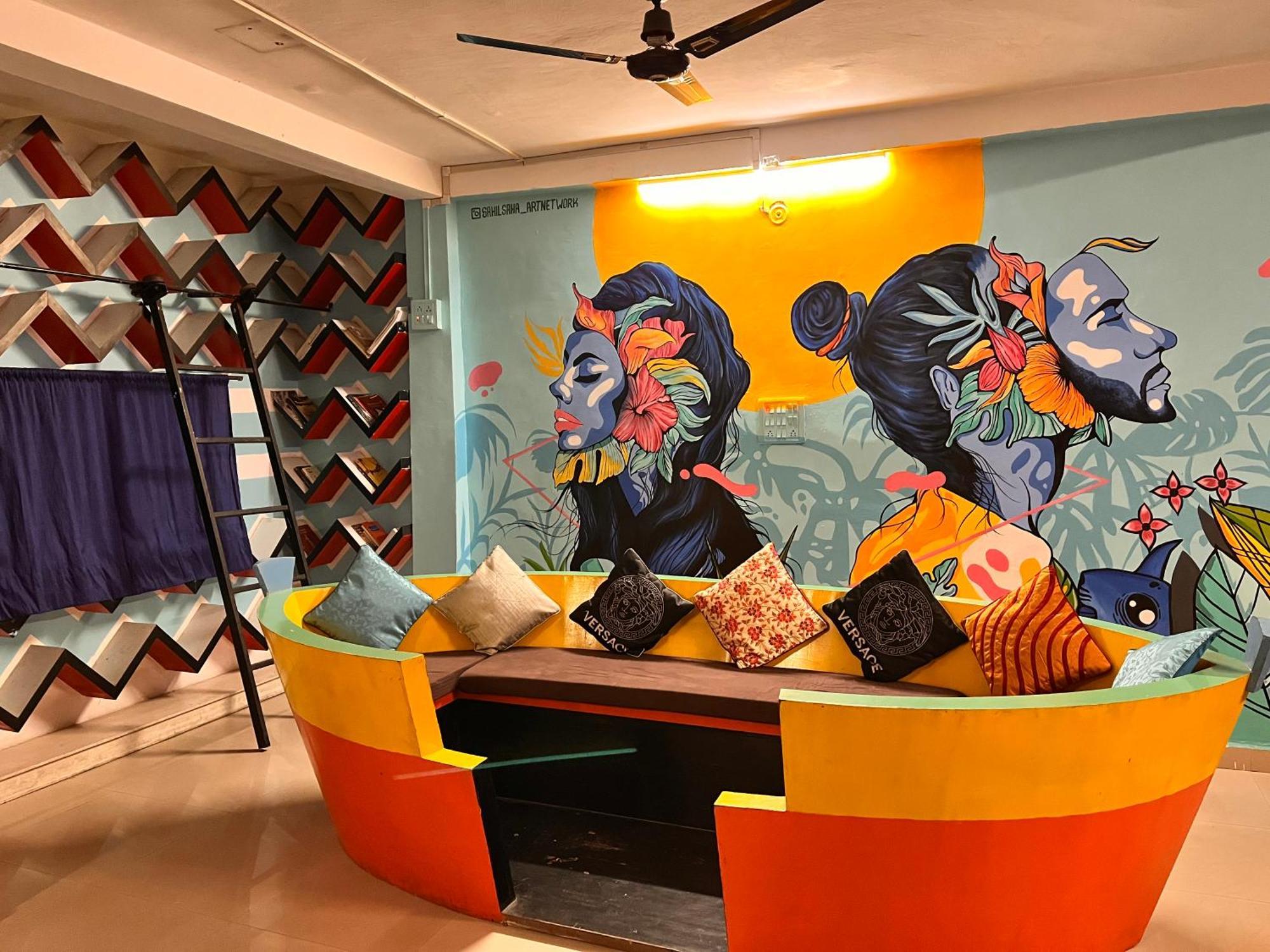Madsquad Hostel Dorms & Rooms - Varanasi — Photos 1